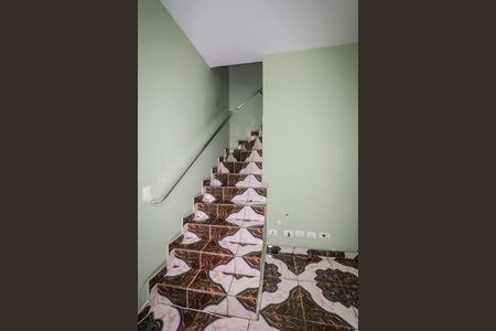 Escada de casa para alugar com 3 quartos, 125m² em Parque Sonia, São Paulo
