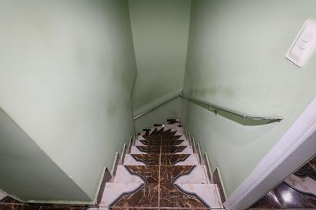Casa para alugar com 125m², 3 quartos e 1 vaga Casa para alugar com 125m², 3 quartos e 1 vagaEscada