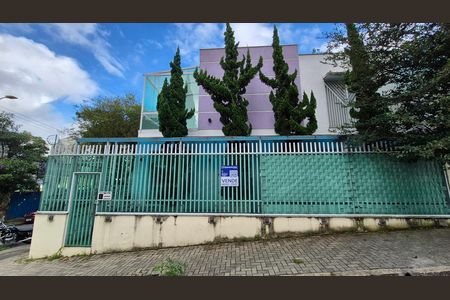 Casa para alugar com 180m², 4 quartos e 4 vagas Casa para alugar com 180m², 4 quartos e 4 vagasFachada
