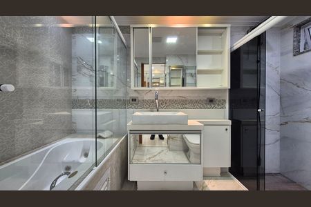 Casa para alugar com 180m², 4 quartos e 4 vagas Casa para alugar com 180m², 4 quartos e 4 vagasBanheiro da suíte