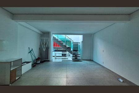 Casa para alugar com 180m², 4 quartos e 4 vagas Casa para alugar com 180m², 4 quartos e 4 vagasGaragem