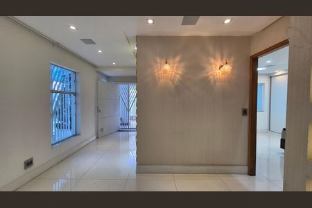 Casa para alugar com 180m², 4 quartos e 4 vagas Casa para alugar com 180m², 4 quartos e 4 vagasSala