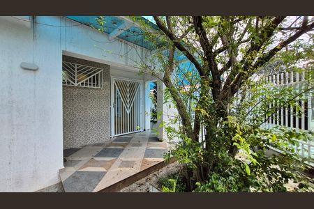Casa para alugar com 180m², 4 quartos e 4 vagas Casa para alugar com 180m², 4 quartos e 4 vagasArea externa