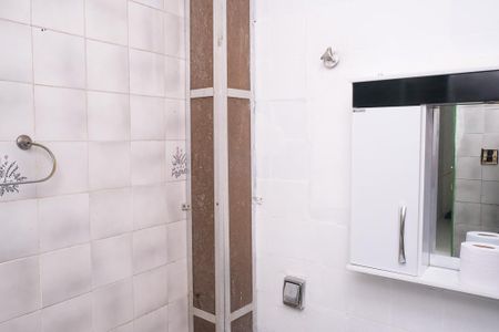 Banheiro de apartamento para alugar com 2 quartos, 60m² em Centro, Nova Iguaçu