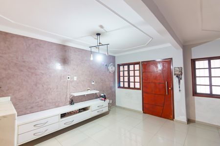 Casa à venda com 234m², 4 quartos e 2 vagasSala 