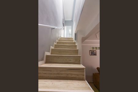 Casa à venda com 234m², 4 quartos e 2 vagasEscada