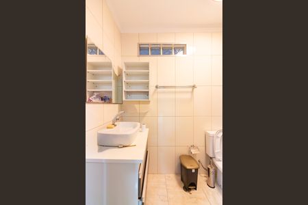 Casa à venda com 234m², 4 quartos e 2 vagasBanheiro 1