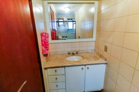 Apartamento à venda com 187m², 4 quartos e 3 vagas Apartamento à venda com 187m², 4 quartos e 3 vagasBanheiro da Suíte 1