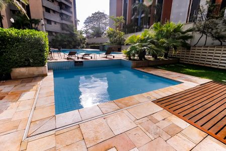 Apartamento à venda com 187m², 4 quartos e 3 vagas Apartamento à venda com 187m², 4 quartos e 3 vagasÁrea comum - Piscina