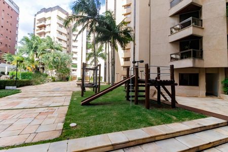 Apartamento à venda com 187m², 4 quartos e 3 vagas Apartamento à venda com 187m², 4 quartos e 3 vagasÁrea comum - Playground