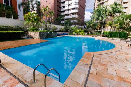 Apartamento à venda com 187m², 4 quartos e 3 vagas Apartamento à venda com 187m², 4 quartos e 3 vagasÁrea comum - Piscina