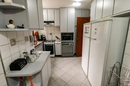 Apartamento à venda com 187m², 4 quartos e 3 vagas Apartamento à venda com 187m², 4 quartos e 3 vagasCozinha - Armários