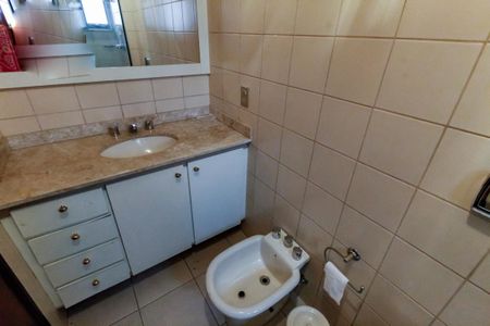 Apartamento à venda com 187m², 4 quartos e 3 vagas Apartamento à venda com 187m², 4 quartos e 3 vagasBanheiro da Suíte 1