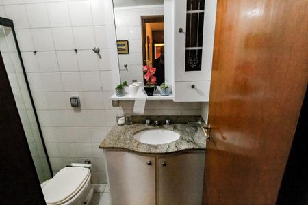 Apartamento à venda com 187m², 4 quartos e 3 vagas Apartamento à venda com 187m², 4 quartos e 3 vagasBanheiro da Suíte 4