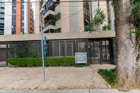 Apartamento à venda com 187m², 4 quartos e 3 vagas Apartamento à venda com 187m², 4 quartos e 3 vagasFachada e portaria