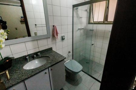 Apartamento à venda com 187m², 4 quartos e 3 vagas Apartamento à venda com 187m², 4 quartos e 3 vagasBanheiro da Suíte 2