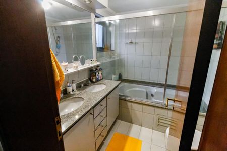 Apartamento à venda com 187m², 4 quartos e 3 vagas Apartamento à venda com 187m², 4 quartos e 3 vagasBanheiro da Suíte 3