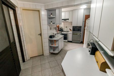 Apartamento à venda com 187m², 4 quartos e 3 vagas Apartamento à venda com 187m², 4 quartos e 3 vagasCozinha - Armários