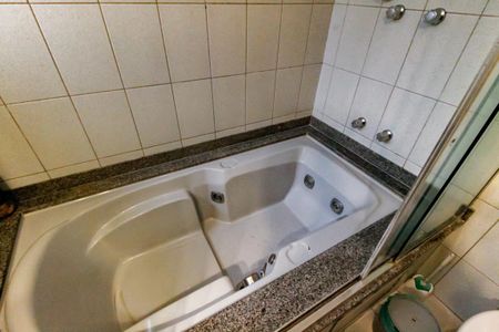 Apartamento à venda com 187m², 4 quartos e 3 vagas Apartamento à venda com 187m², 4 quartos e 3 vagasBanheiro da Suíte 3 - Banheira