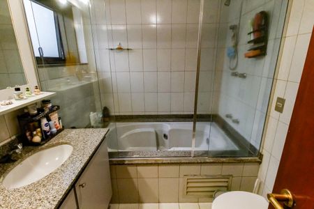 Apartamento à venda com 187m², 4 quartos e 3 vagas Apartamento à venda com 187m², 4 quartos e 3 vagasBanheiro da Suíte 3