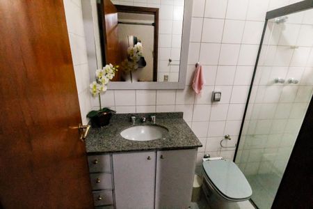 Apartamento à venda com 187m², 4 quartos e 3 vagas Apartamento à venda com 187m², 4 quartos e 3 vagasBanheiro da Suíte 2