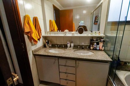 Apartamento à venda com 187m², 4 quartos e 3 vagas Apartamento à venda com 187m², 4 quartos e 3 vagasBanheiro da Suíte 3