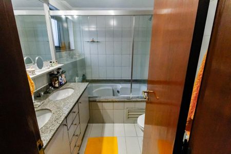 Apartamento à venda com 187m², 4 quartos e 3 vagas Apartamento à venda com 187m², 4 quartos e 3 vagasBanheiro da Suíte 3