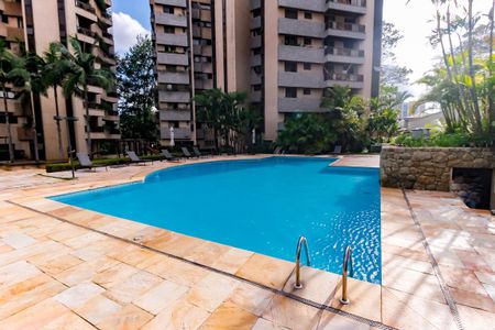 Apartamento à venda com 187m², 4 quartos e 3 vagas Apartamento à venda com 187m², 4 quartos e 3 vagasÁrea comum - Piscina