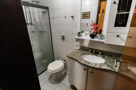 Apartamento à venda com 187m², 4 quartos e 3 vagas Apartamento à venda com 187m², 4 quartos e 3 vagasBanheiro da Suíte 4