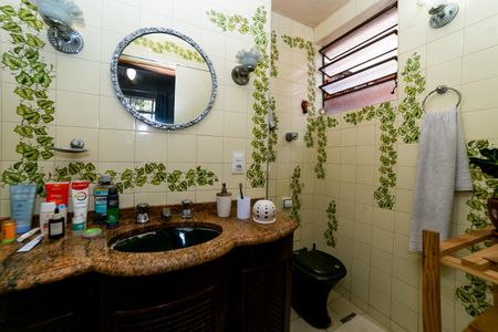 Apartamento para alugar com 150m², 5 quartos e 2 vagas Apartamento para alugar com 150m², 5 quartos e 2 vagasBanheiro da Suíte