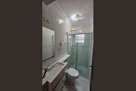 Banheiro de casa de condomínio para alugar com 2 quartos, 50m² em Parque das Americas, Praia Grande