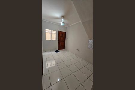 Sala de casa de condomínio para alugar com 2 quartos, 50m² em Parque das Americas, Praia Grande