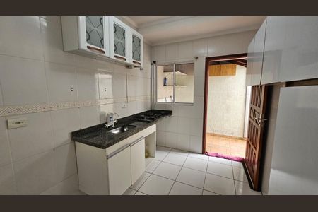 Cozinha de casa de condomínio para alugar com 2 quartos, 50m² em Parque das Americas, Praia Grande