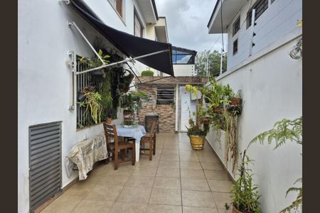 Casa à venda com 235m², 4 quartos e 2 vagas
