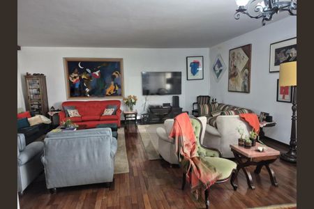 Casa à venda com 4 quartos, 235m² em Moema, São Paulo