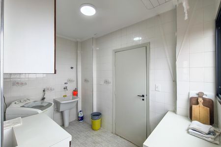 Apartamento para alugar com 165m², 3 quartos e 3 vagas Apartamento para alugar com 165m², 3 quartos e 3 vagasÁrea de Serviço