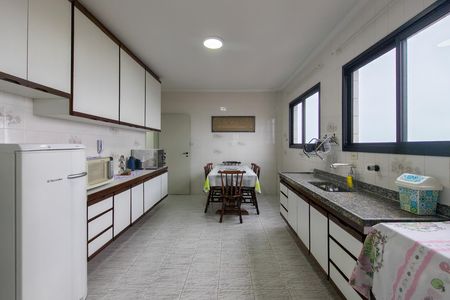 Apartamento para alugar com 165m², 3 quartos e 3 vagas Apartamento para alugar com 165m², 3 quartos e 3 vagasCozinha