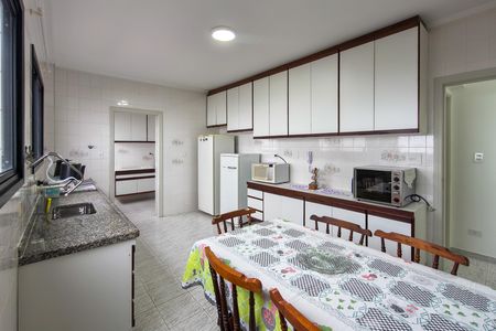 Apartamento para alugar com 165m², 3 quartos e 3 vagas Apartamento para alugar com 165m², 3 quartos e 3 vagasCozinha