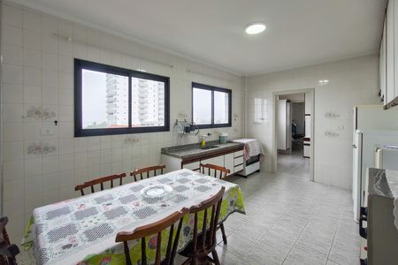 Apartamento para alugar com 165m², 3 quartos e 3 vagas Apartamento para alugar com 165m², 3 quartos e 3 vagasCozinha