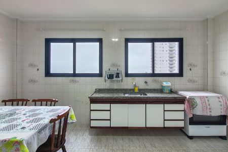Apartamento para alugar com 165m², 3 quartos e 3 vagas Apartamento para alugar com 165m², 3 quartos e 3 vagasCozinha