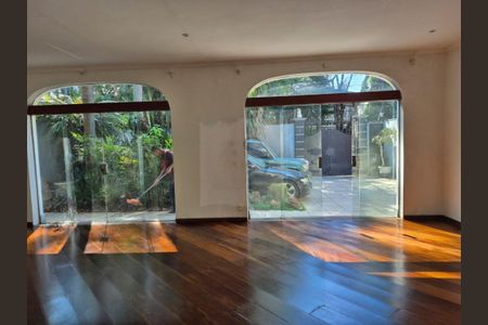 Casa à venda com 4 quartos, 300m² em Jardim Luzitania, São Paulo
