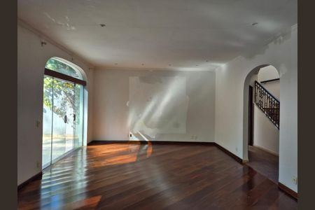 Casa à venda com 4 quartos, 300m² em Jardim Luzitania, São Paulo
