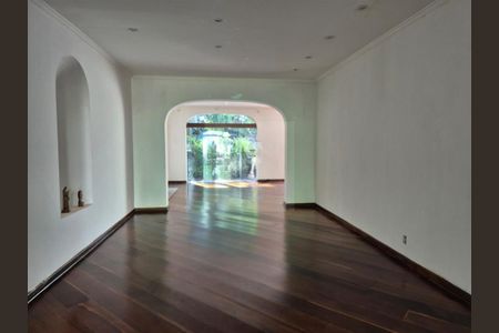Casa à venda com 4 quartos, 300m² em Jardim Luzitania, São Paulo
