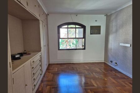 Casa à venda com 4 quartos, 300m² em Jardim Luzitania, São Paulo