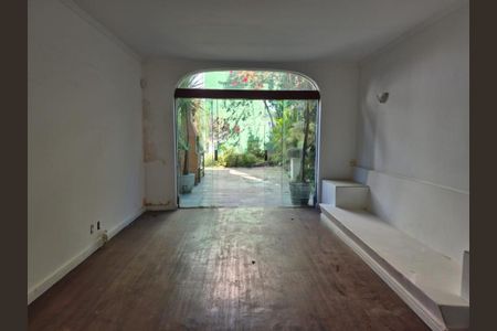 Casa à venda com 4 quartos, 300m² em Jardim Luzitania, São Paulo