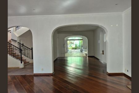 Casa à venda com 4 quartos, 300m² em Jardim Luzitania, São Paulo
