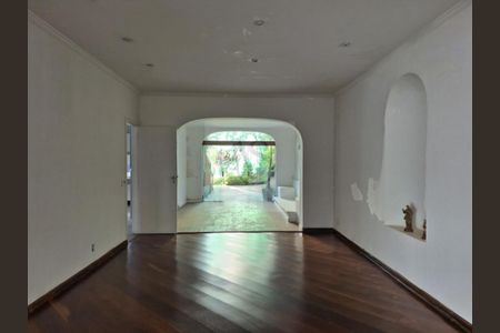 Casa à venda com 4 quartos, 300m² em Jardim Luzitania, São Paulo