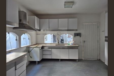 Casa à venda com 300m², 4 quartos e 6 vagas