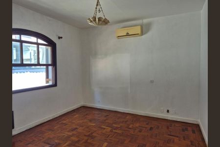 Casa à venda com 4 quartos, 300m² em Jardim Luzitania, São Paulo