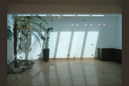 Casa à venda com 5 quartos, 350m² em Jardim Luzitania, São Paulo